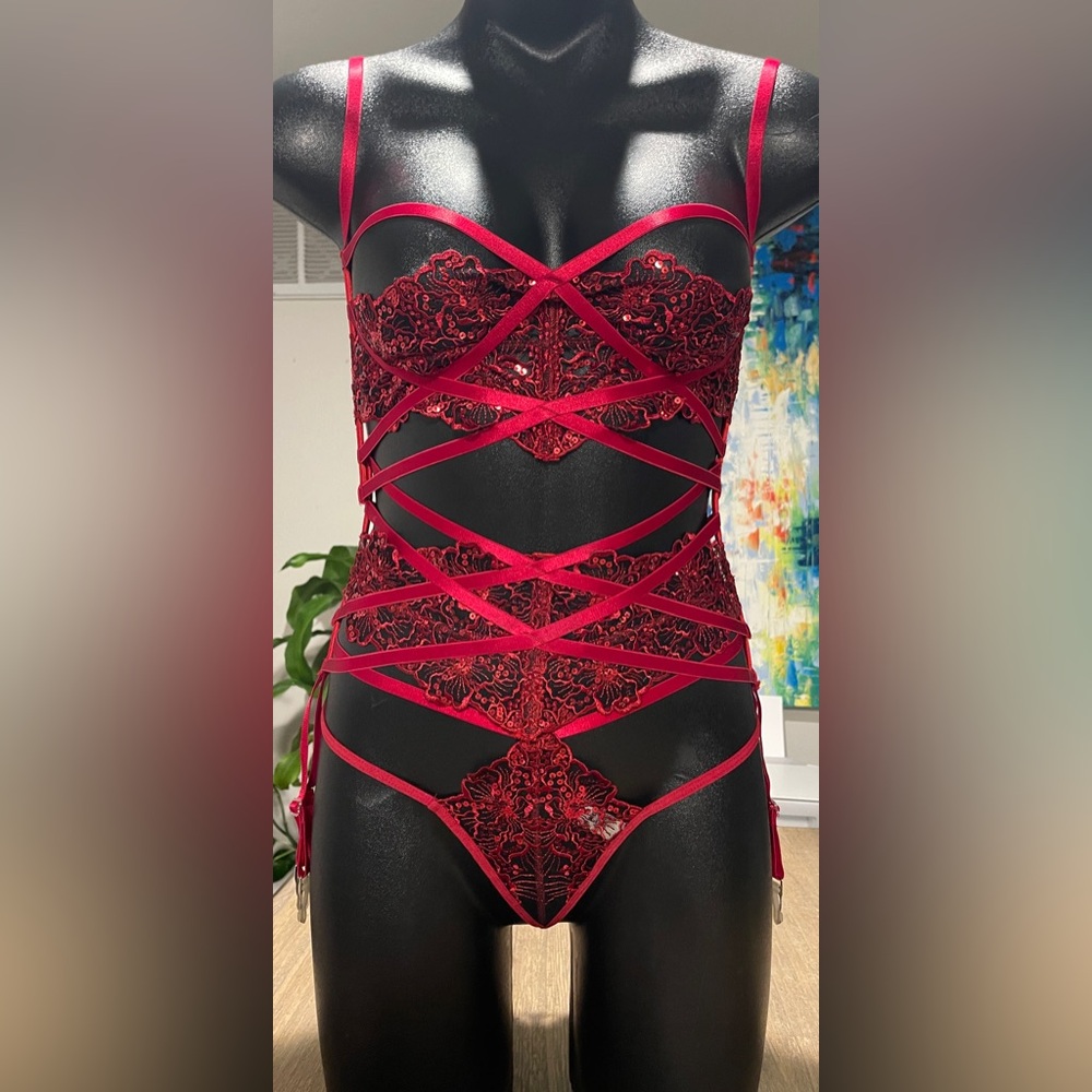 Shirley of Hollywood Red Lace 3-Piece Lingerie, Size Medium